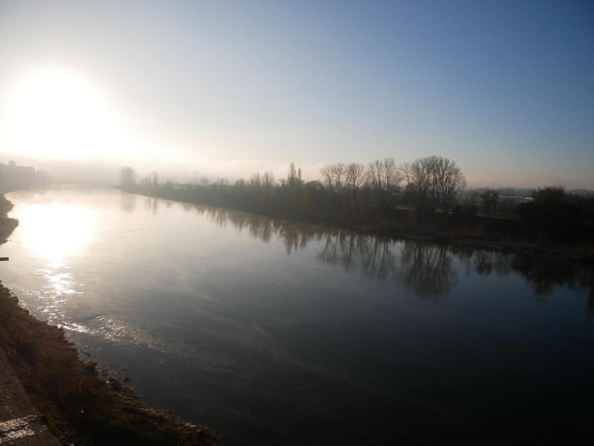 Restaurant Cote Garonne Le Balcon Des Dames - Fauillet Marmande - Vue Panoramique Bord De Garonne Climatisees Hotel