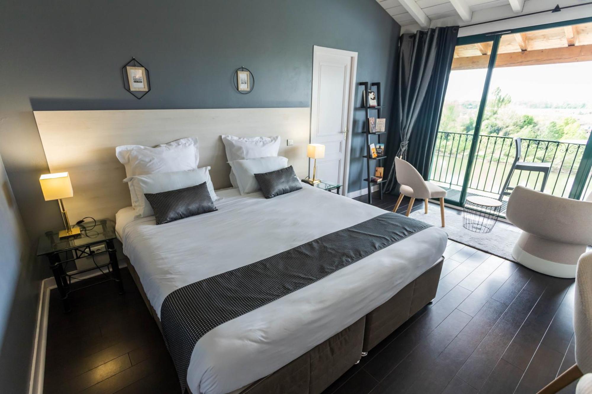 Cote Garonne Le Balcon Des Dames -Hotel Et Restaurant- Tonneins Fauillet Marmande - Vue Panoramique Bord De Garonne Chambres Climatisees Hotel
