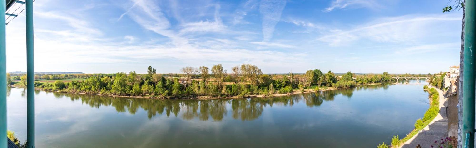 Hotel Restaurant Cote Garonne Le Balcon Des Dames - Fauillet Marmande - Vue Panoramique Bord De Garonne Climatisees Tonneins