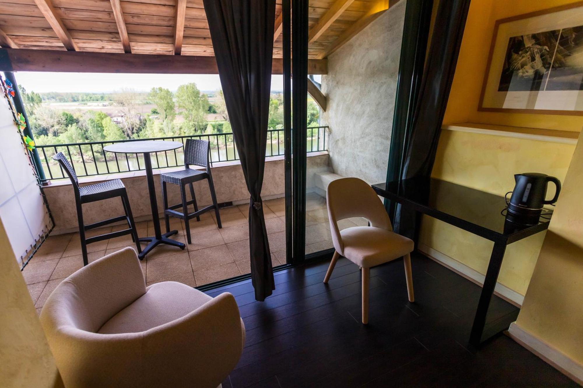 Restaurant Cote Garonne Le Balcon Des Dames - Marmande Agen - Climatisees 3*