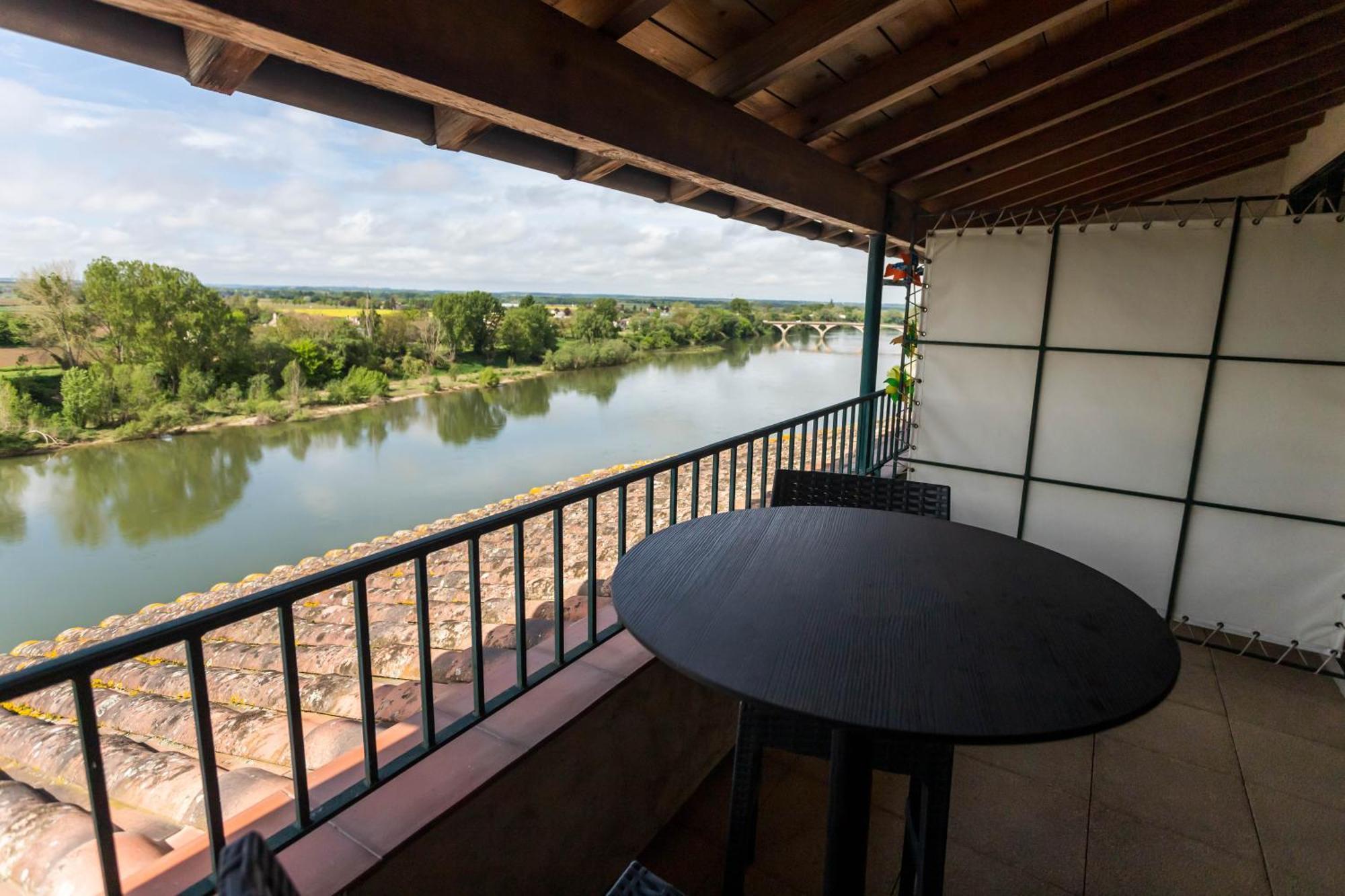 Hotel Restaurant Cote Garonne Le Balcon Des Dames - Fauillet Marmande - Vue Panoramique Bord De Garonne Climatisees 3*