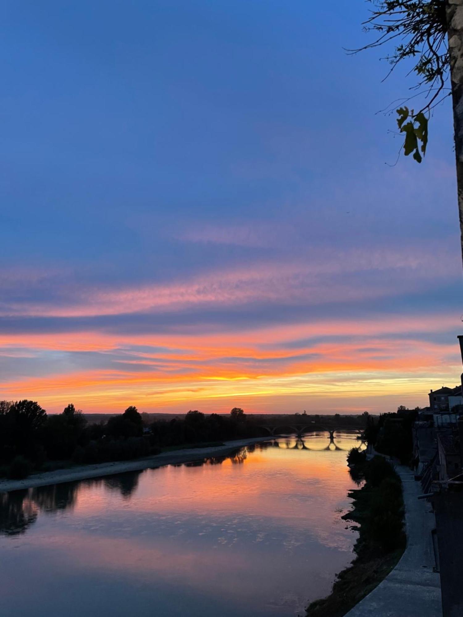 Restaurant Cote Garonne Le Balcon Des Dames - Fauillet Marmande - Vue Panoramique Bord De Garonne Climatisees Tonneins