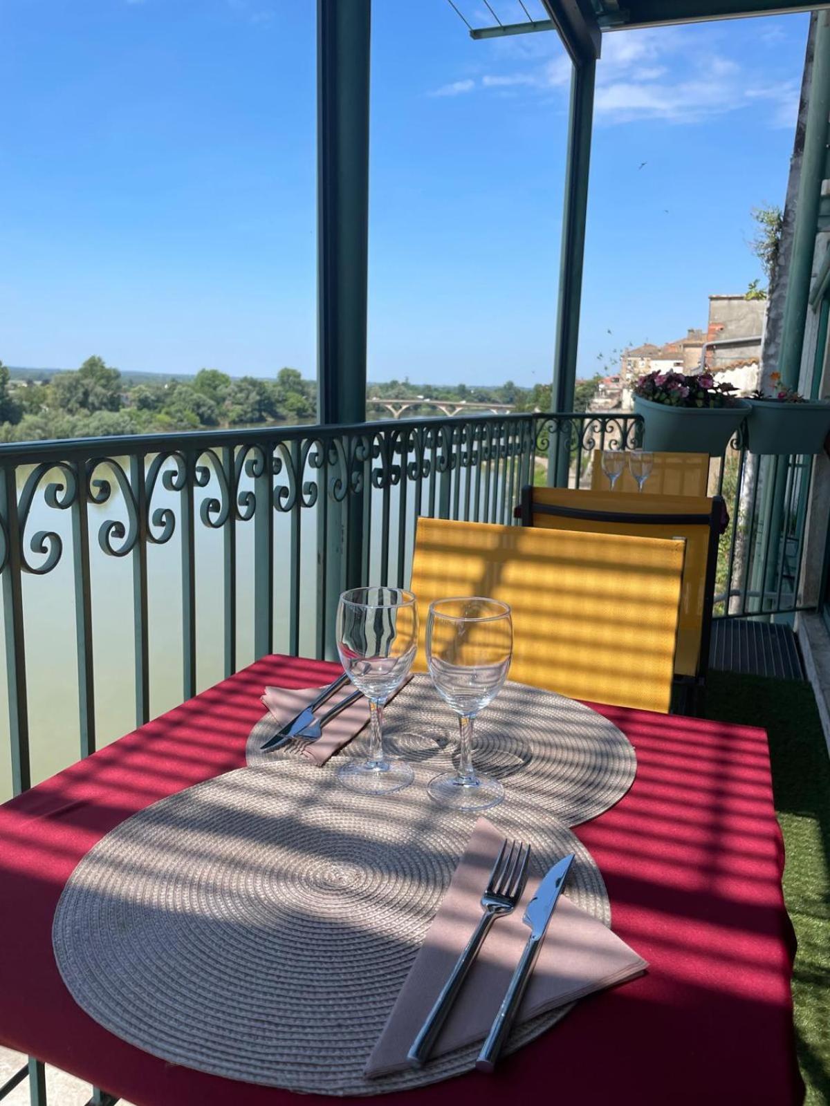 Restaurant Cote Garonne Le Balcon Des Dames - Fauillet Marmande - Vue Panoramique Bord De Garonne Climatisees Hotel