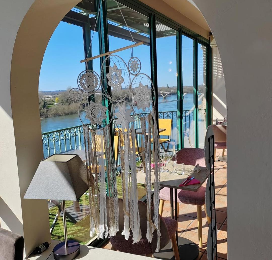 Restaurant Cote Garonne Le Balcon Des Dames - Fauillet Marmande - Vue Panoramique Bord De Garonne Climatisees Hotel Tonneins